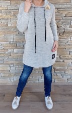 Delší svetr s kapucí - šedý